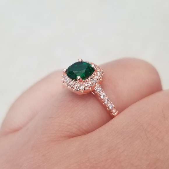 18k Emerald Ring - Picture 8 of 8